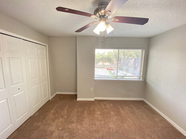 Building Photo - Beautiful 2/1.5 Condo in Orlando! New Carpet!