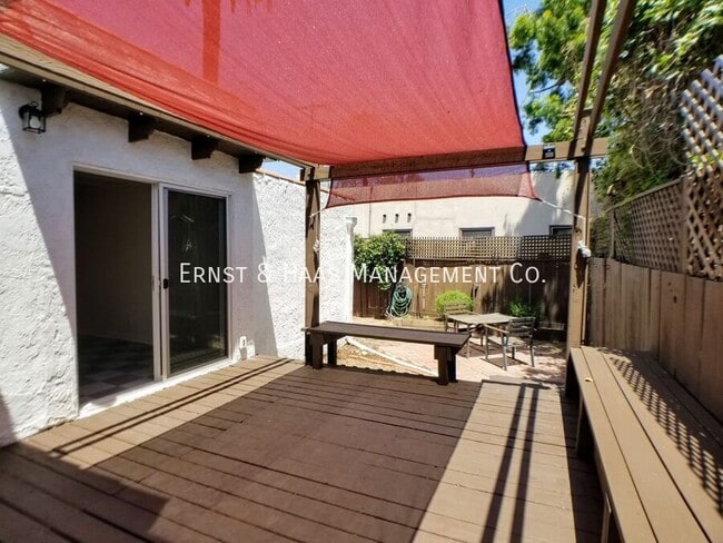 Building Photo - 1390 Bennett Ave