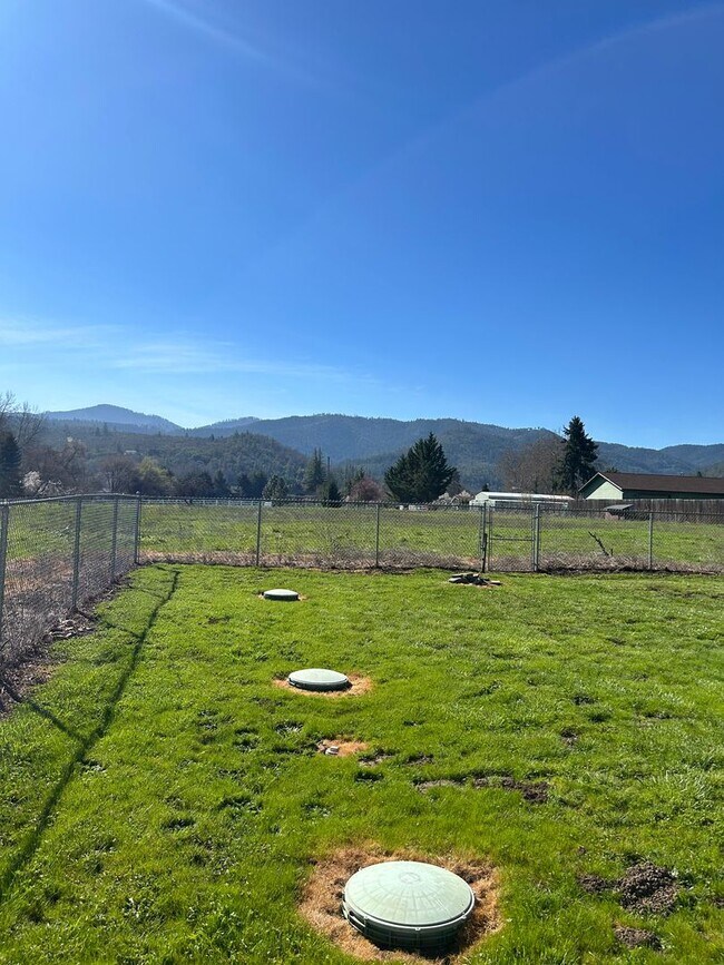 Building Photo - 2883 W Griffin Creek Rd