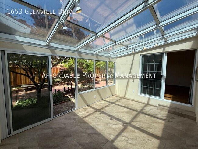 Building Photo - 1653 Glenville Dr