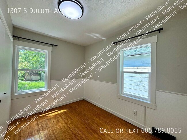 Building Photo - 1307 S Duluth Ave