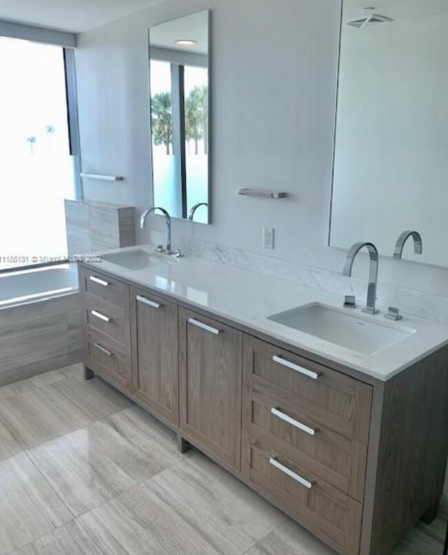 Building Photo - Stunning 2-Bed, 3-Bath + Den with Ocean Vi...