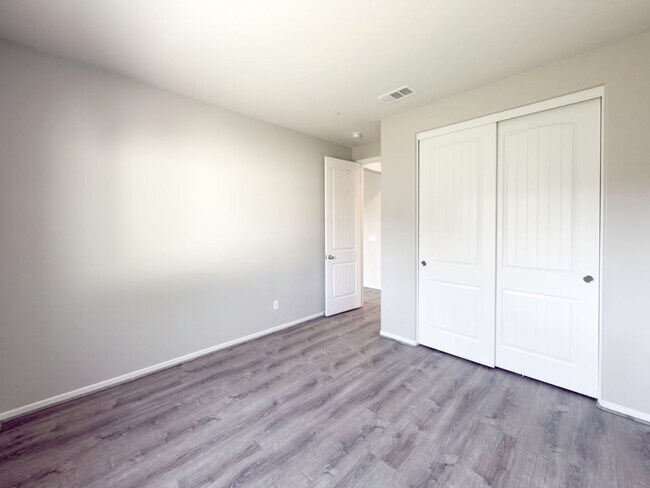 Building Photo - Beautiful 2 Story 5 Bedroom SOLAR Home + L...
