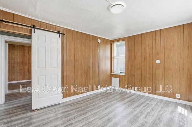 Building Photo - 327 N Mulberry St