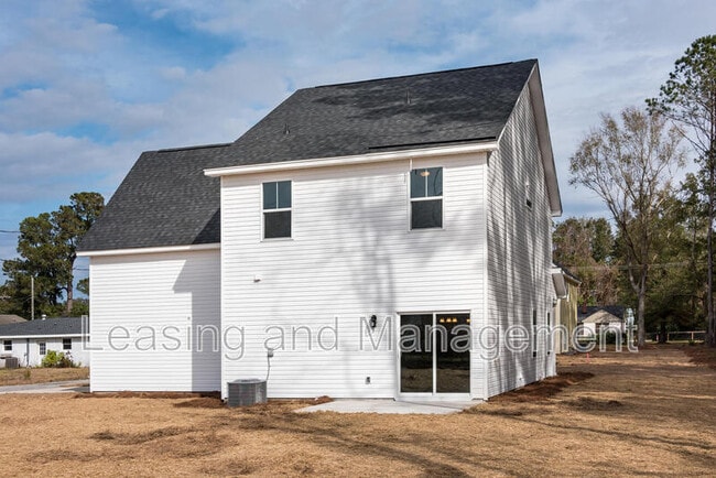 Building Photo - 831 Jordan St