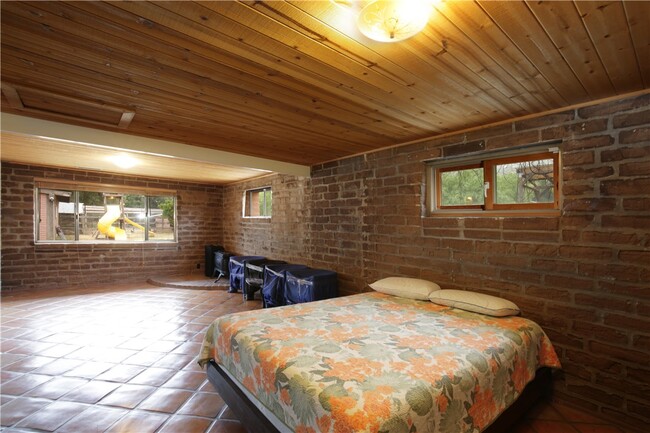 Building Photo - 17825 Bear Valley Ln