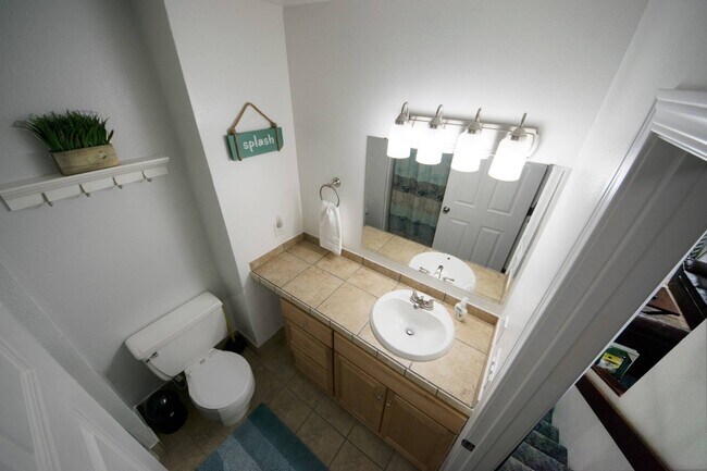 Building Photo - 2370 Canary Ct