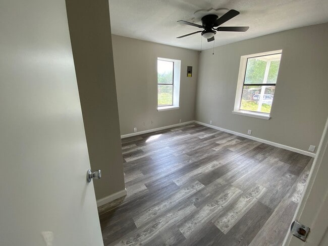 Building Photo - Cozy Sandsprings Home