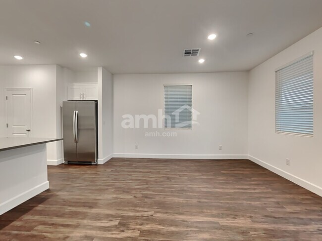 Building Photo - 132 Charmante Tulip Ln