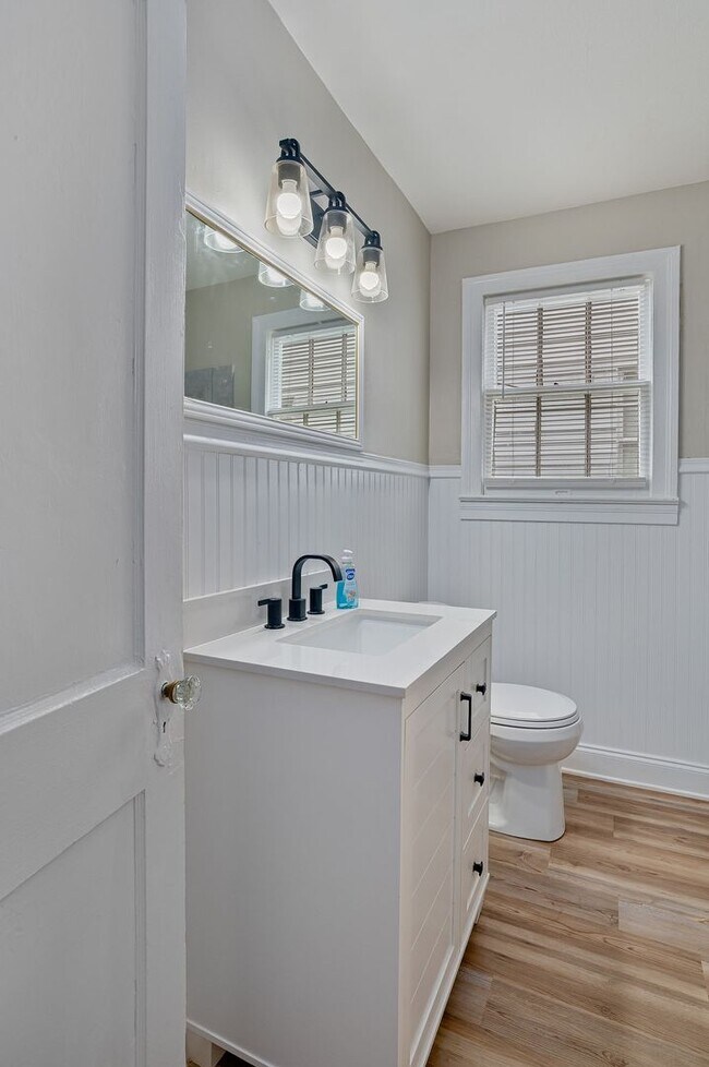 Building Photo - Highland Fully Remodeled 2 Bedroom Home