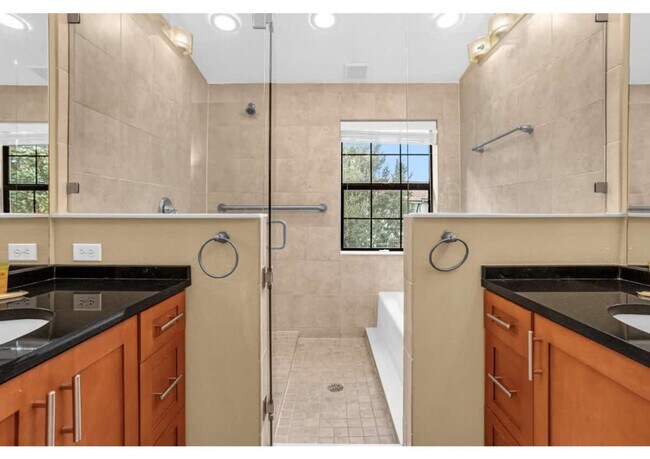 Building Photo - 14545 Damai Ln