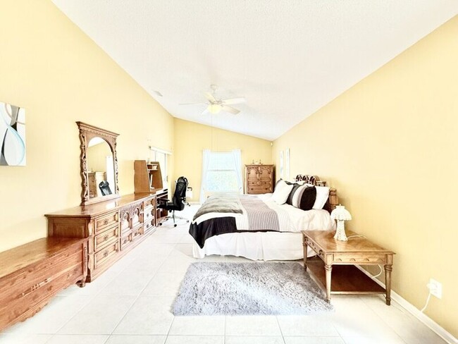 Building Photo - 854 Addison Dr NE