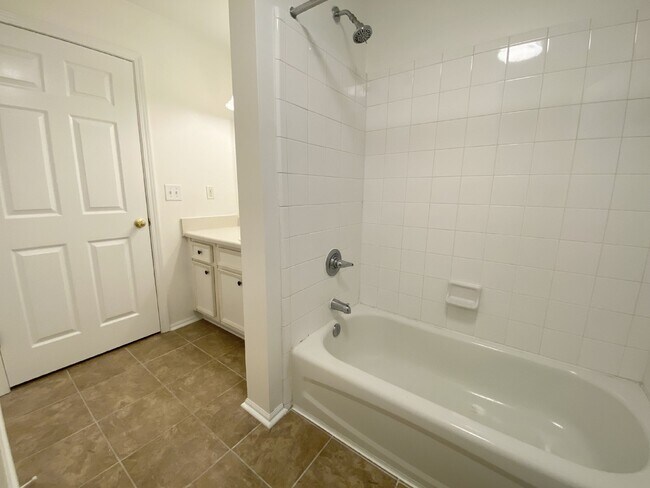 Building Photo - First Floor, Two Bedroom, Two Bathroom updated Condo!