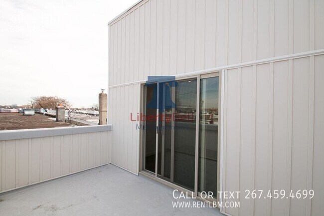 Building Photo - 6006 Pine St