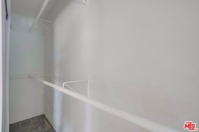 Building Photo - 687 Mt Carmel Dr