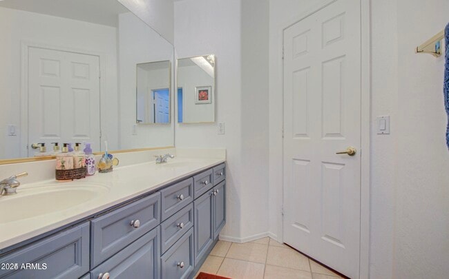 Building Photo - 218 E Sunburst Ln