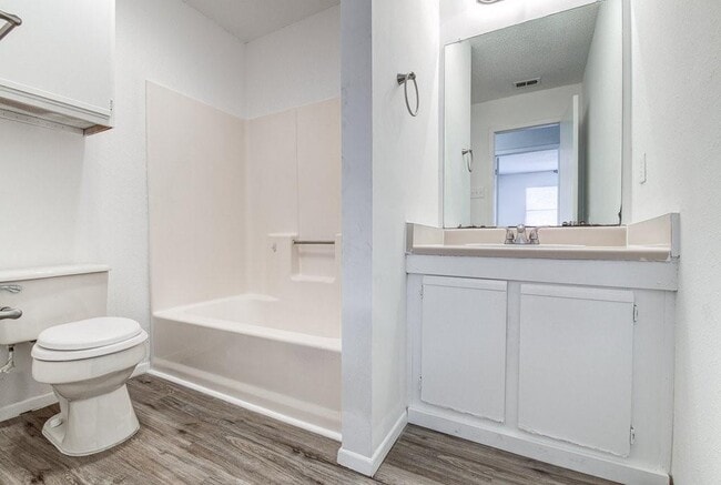 Building Photo - 2900 Jadewood Ct