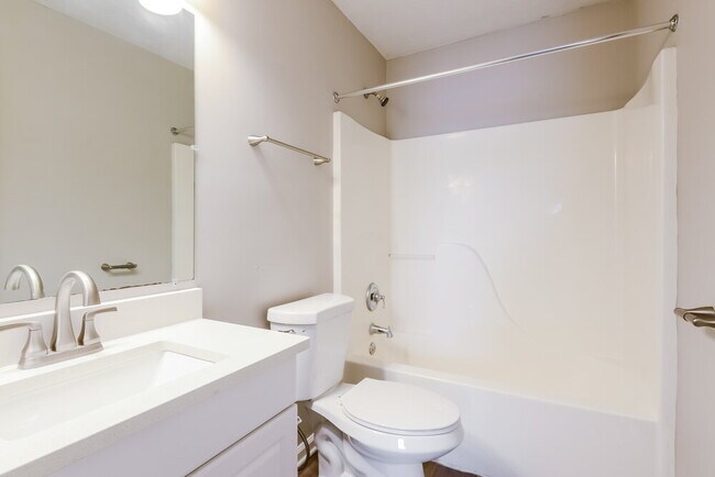 Building Photo - 6827 Devinney Ln