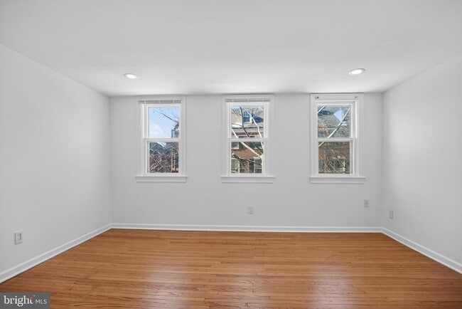 Building Photo - 275 S 3rd St