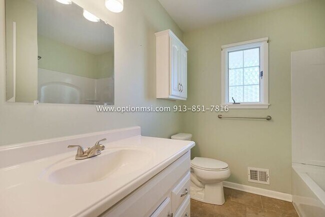 Building Photo - Fantastic four-bedroom ranch in the heart ...