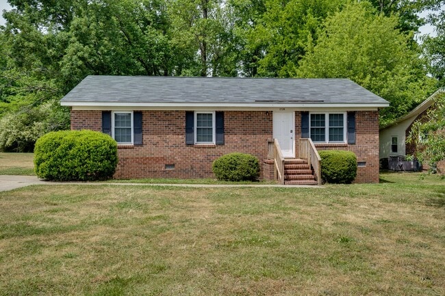 Building Photo - 1724 Vernon Rd