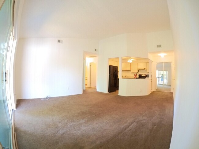 Building Photo - 7 Drake Ln