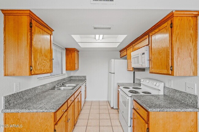 Building Photo - 3308 W Loma Ln