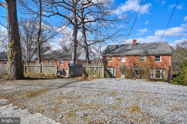 Building Photo - 1231 Northview Rd