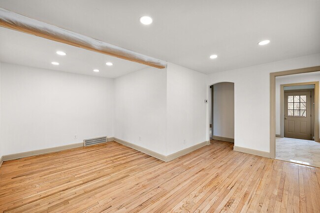 Building Photo - 3129 Prairie Ave