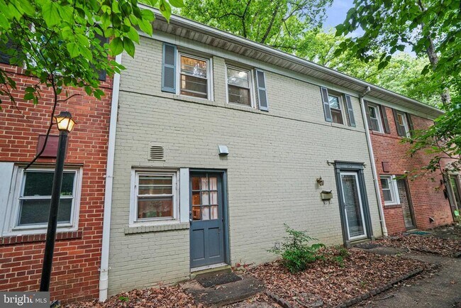 Building Photo - 8525 Geren Rd