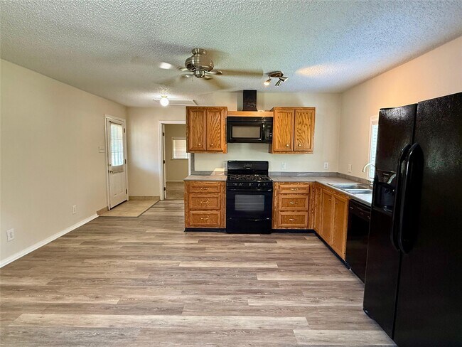 Building Photo - 17903 Strack Dr
