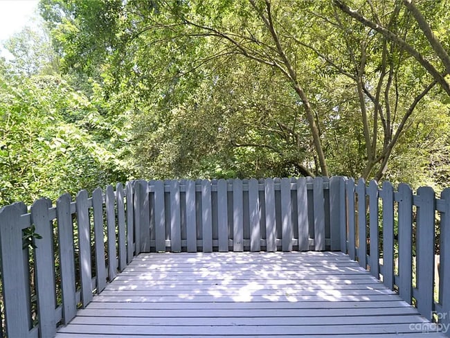 Building Photo - Updated 2 Bed, 2.5 Bath Townhome in Charlotte