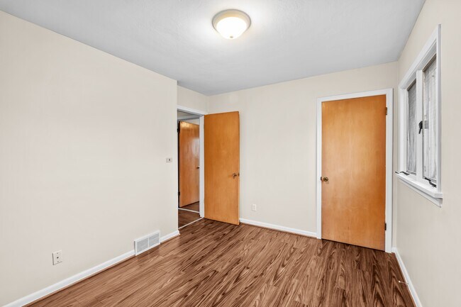 Building Photo - 3735 Heatherdowns Blvd