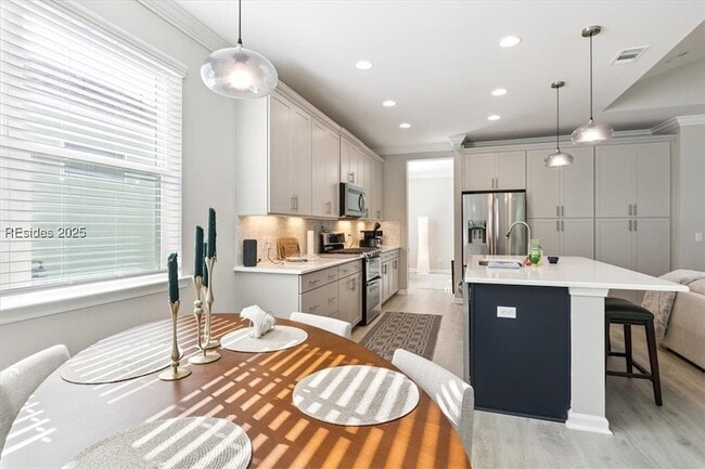 Building Photo - 731 Harborside Dr
