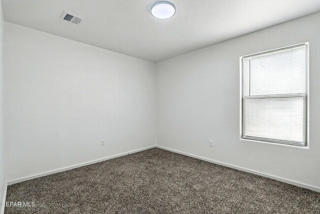 Building Photo - 941 Sandhurst Pl