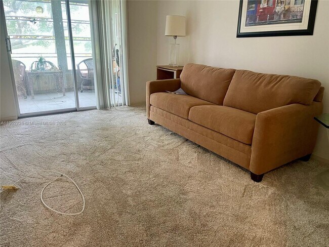 Building Photo - 2042 Newcastle A