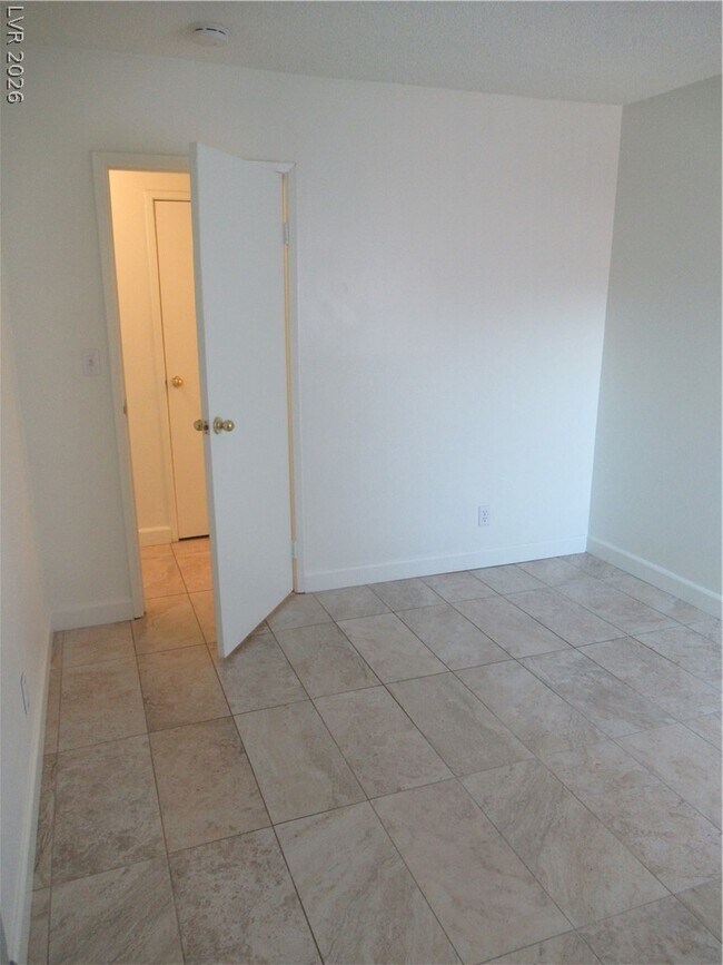 Building Photo - 357 E Van Wagenen St
