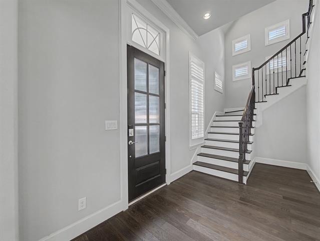 Building Photo - 704 18th St