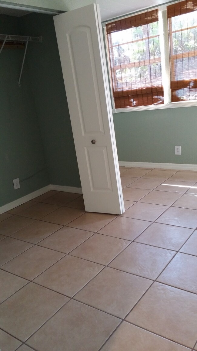 Building Photo - 1433 NE 17th Terrace