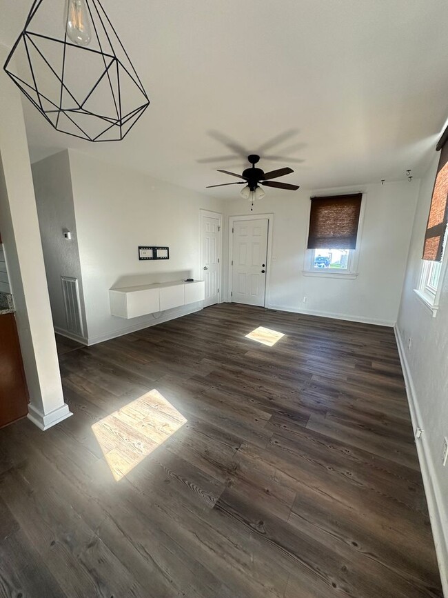 Building Photo - Impeccably Updated 3 BR / 2 BA Ranch