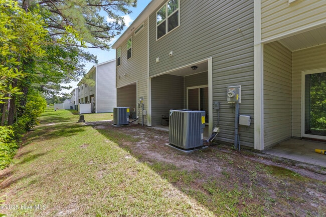 Building Photo - 105 Jaydn Dr W