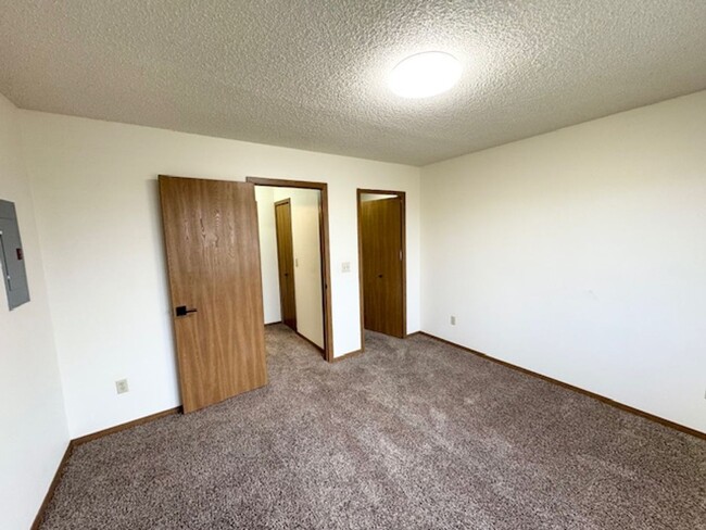 Building Photo - Discover Your New Home: 1-Bedroom, 1-Bathr...