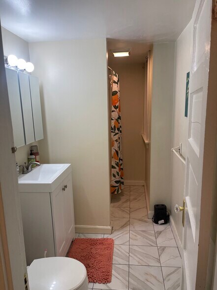 Building Photo - 187 Winthrop Rd