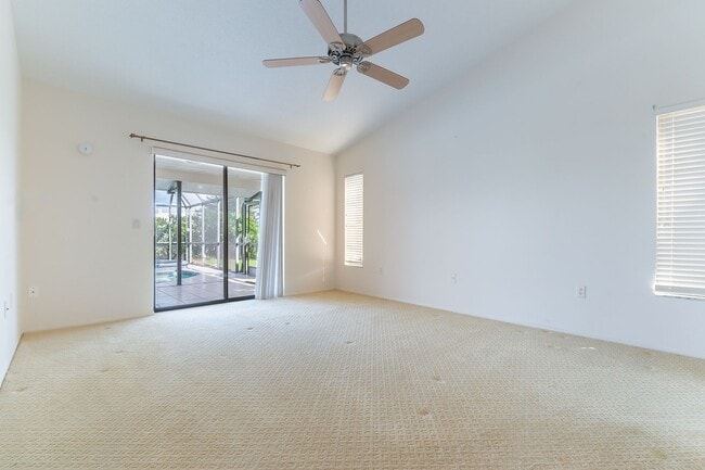 Building Photo - Spacious 3-Bed, 2-Bath Pool Home in Planta...