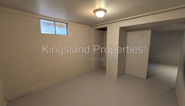 Building Photo - 272 Elmdale Dr