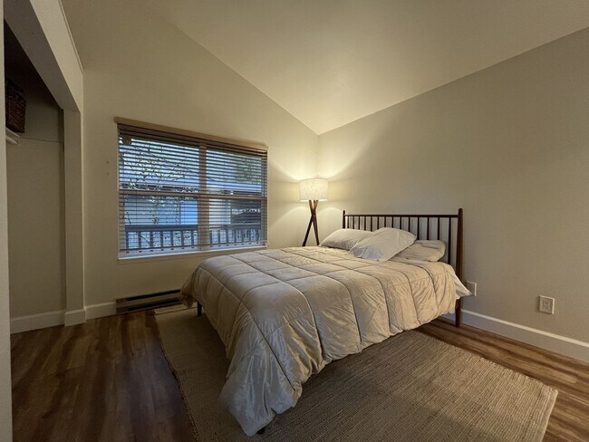 Building Photo - Newly Renovated 1Bd + 1Ba Condo in West Haven-Sylvan! No Stairs, Direct Access, Parking + Pool, S...