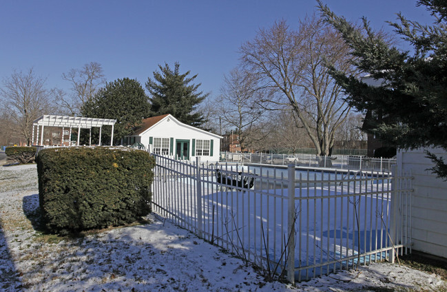 Building Photo - Brandywine Court Condo Apartments