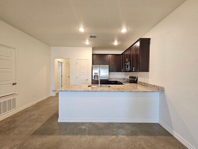 Building Photo - 644 Pacific Crest Trl
