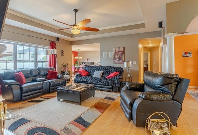 Building Photo - 9142 Hartwell Dr