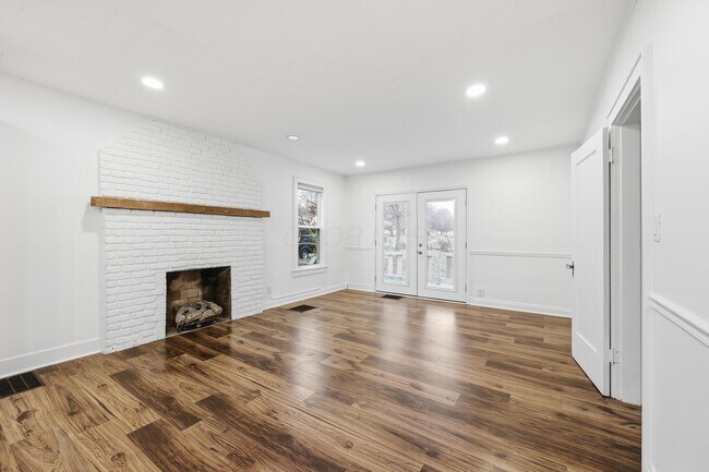 Building Photo - 557 E Weisheimer Rd